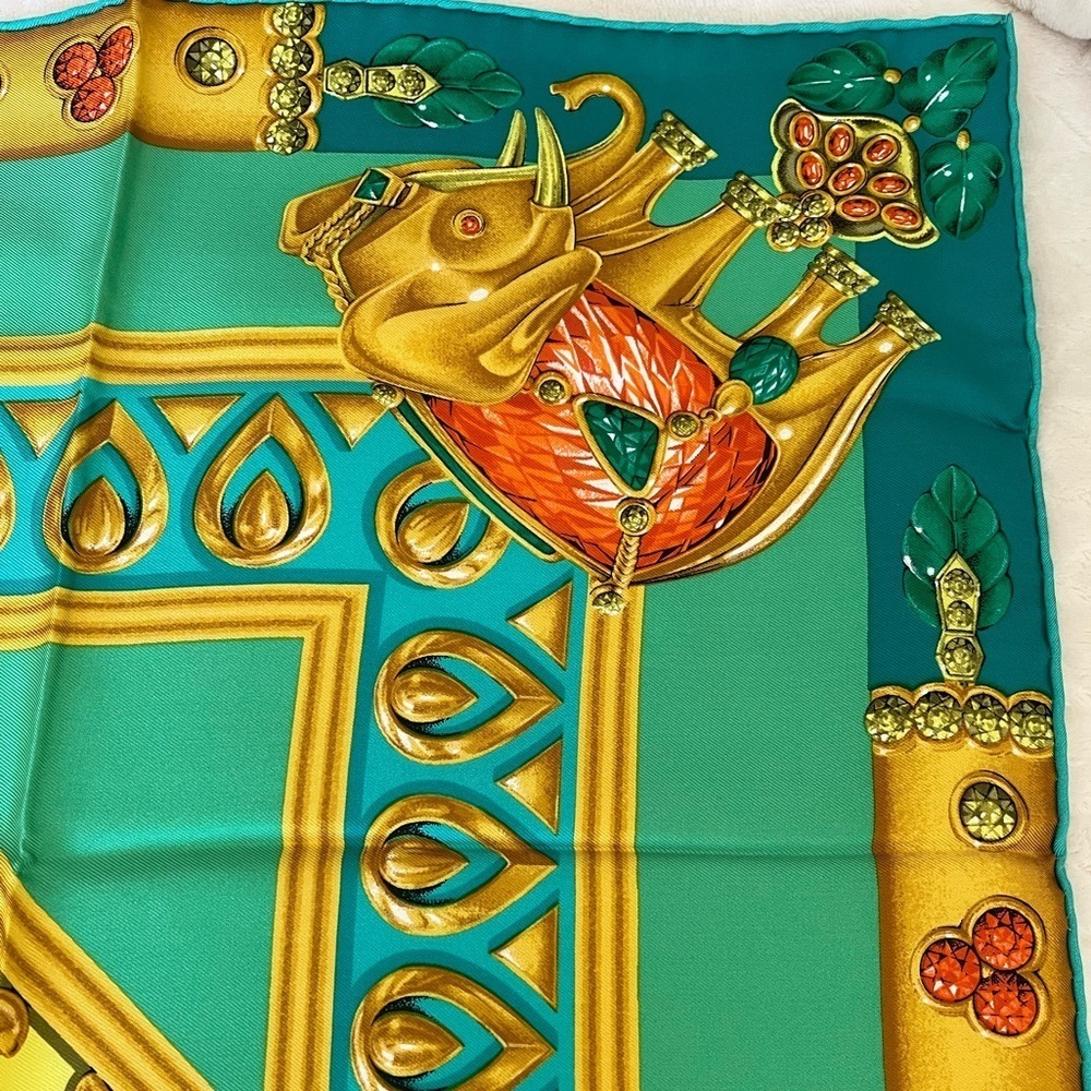 Cartier Silk Scarf Parade des Elephants Rare Vintage 1980’s-1990 - Picture 4 of 17